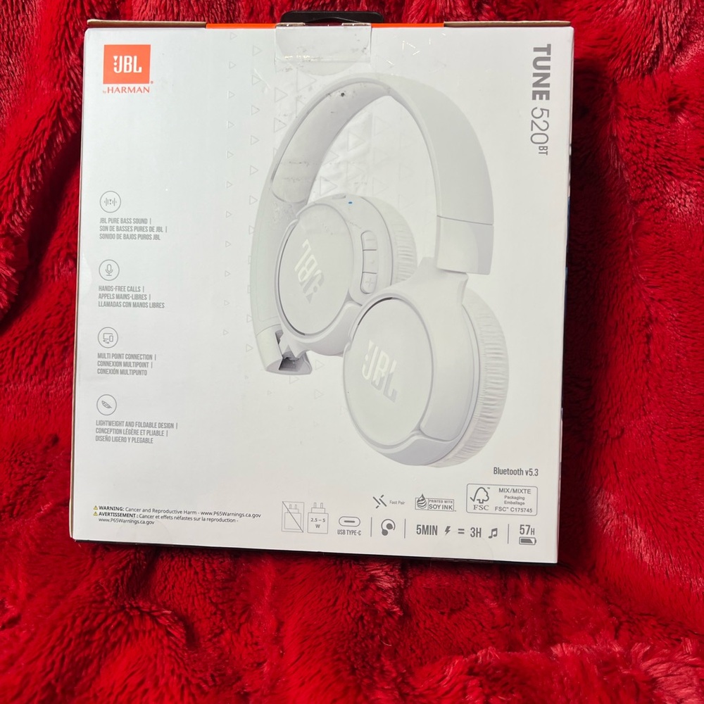 JBL Tune 520BT Bluetooth Headphones - Crisp White